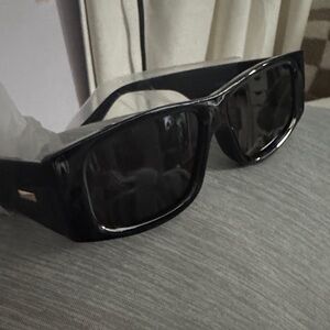 Women's Black Square Sunglasses - Classic Fashion Shades